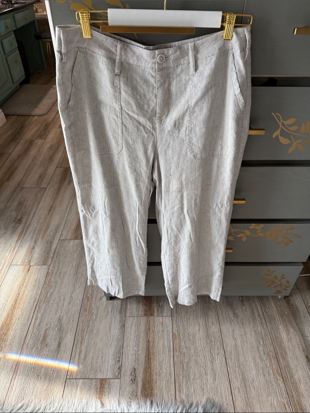 NYDJ Light Gray Linen-Blend Capris